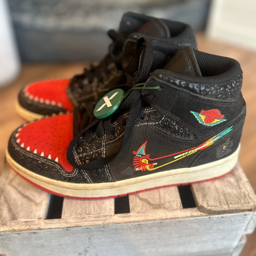 Kids Jordan 1 Mid SE Siempre Familia Edition Size 6.5